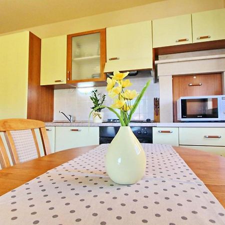 Apartments Sea Line - Two Bedroom Apartment With Terrace And Sea View Prigradica Exterior foto