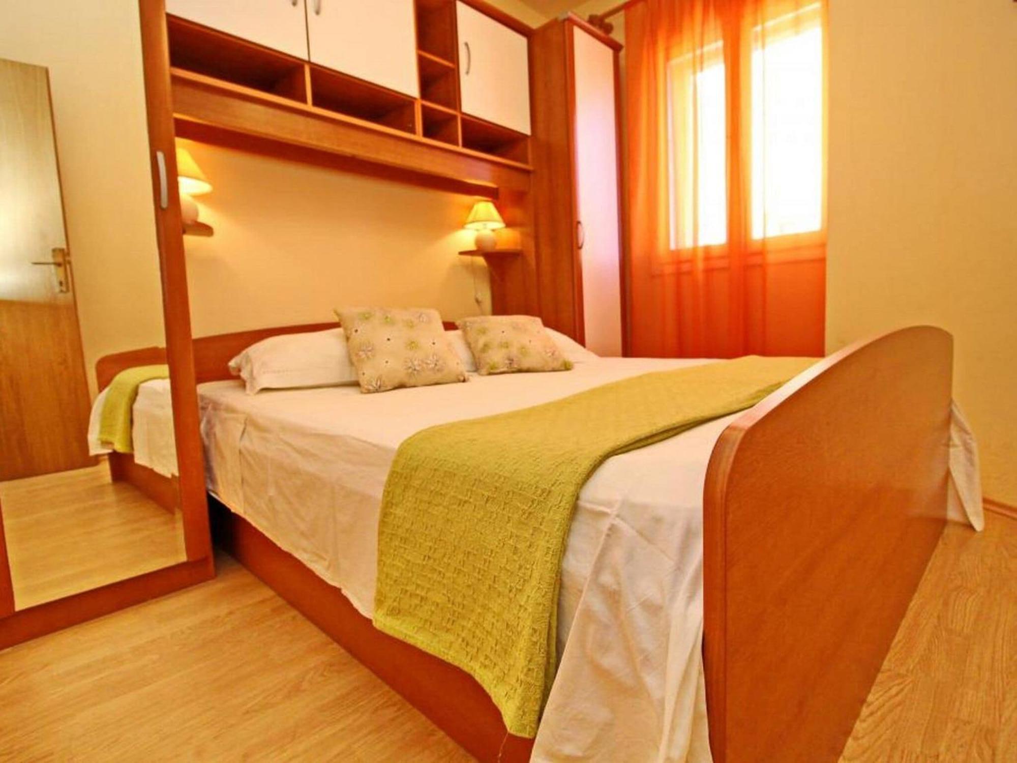 Apartments Sea Line - Two Bedroom Apartment With Terrace And Sea View Prigradica Exterior foto